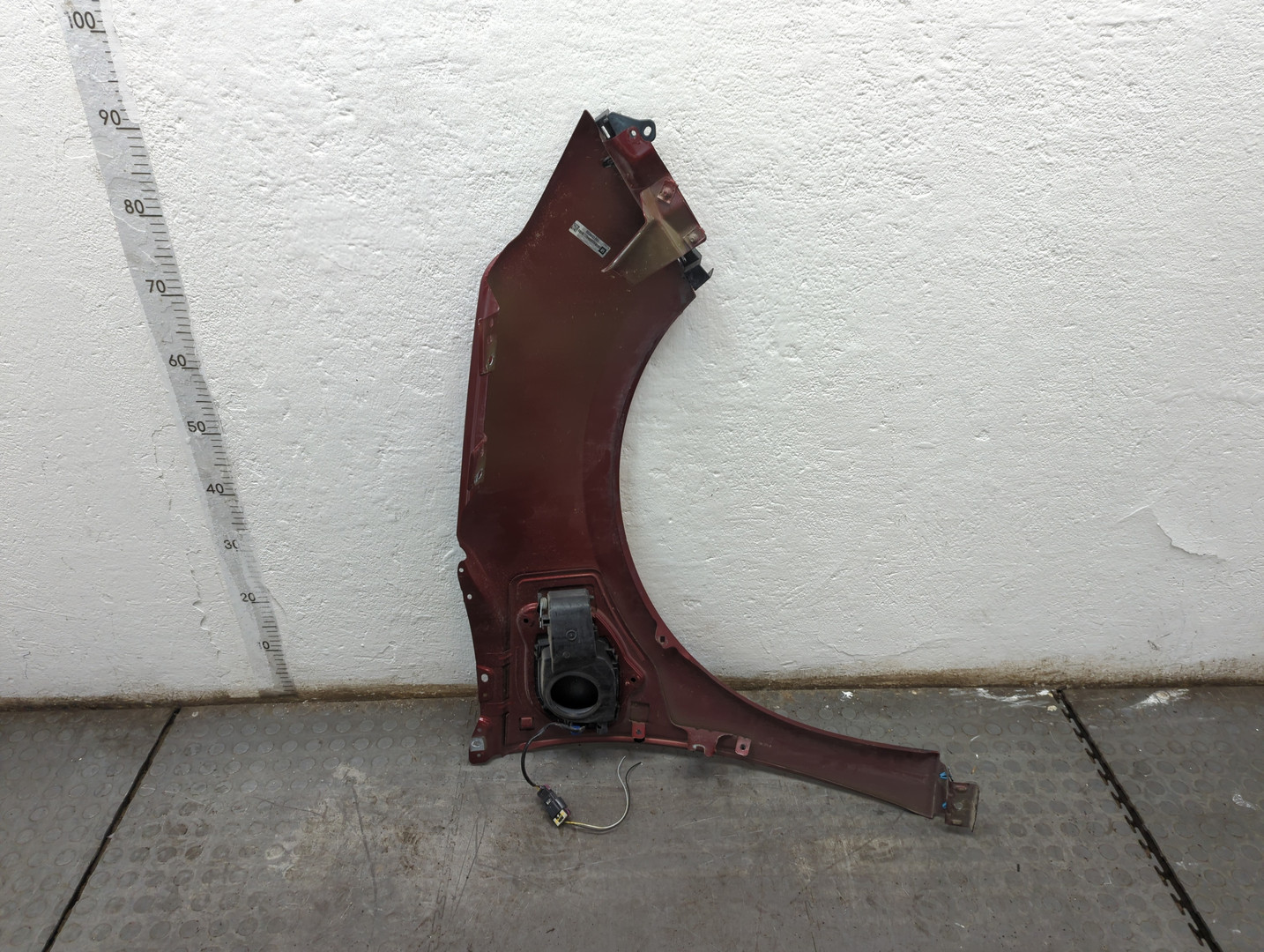 Крыло переднее левое