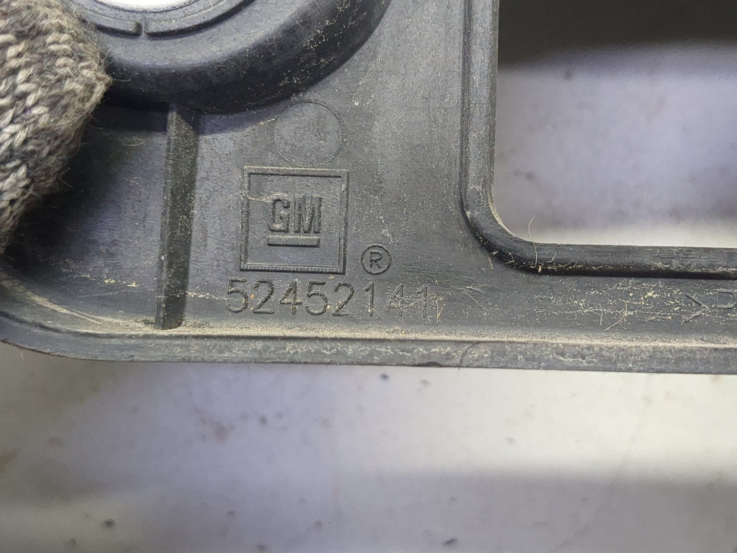 Кронштейн заднего бампера правый