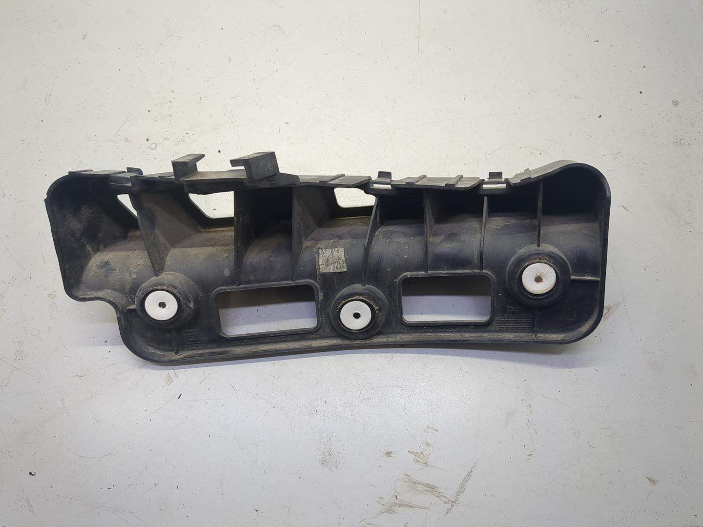 Кронштейн заднего бампера правый