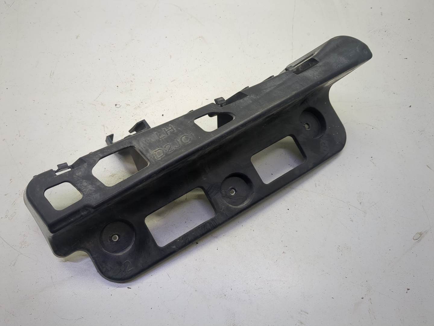 Кронштейн заднего бампера левый