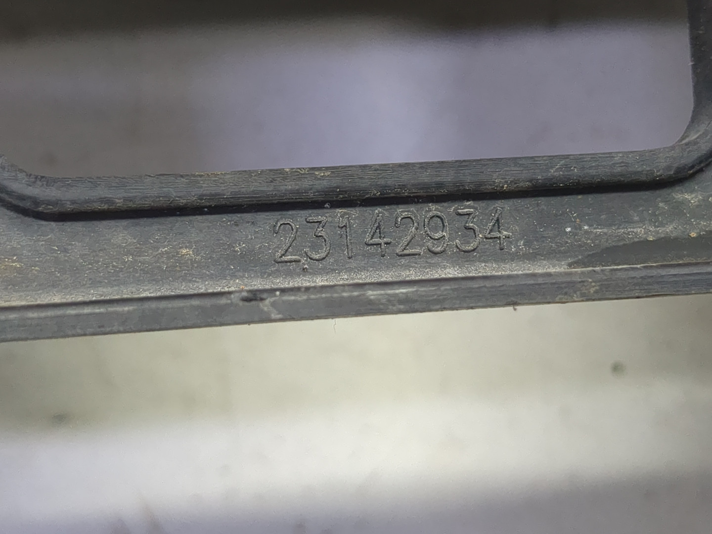 Кронштейн заднего бампера левый