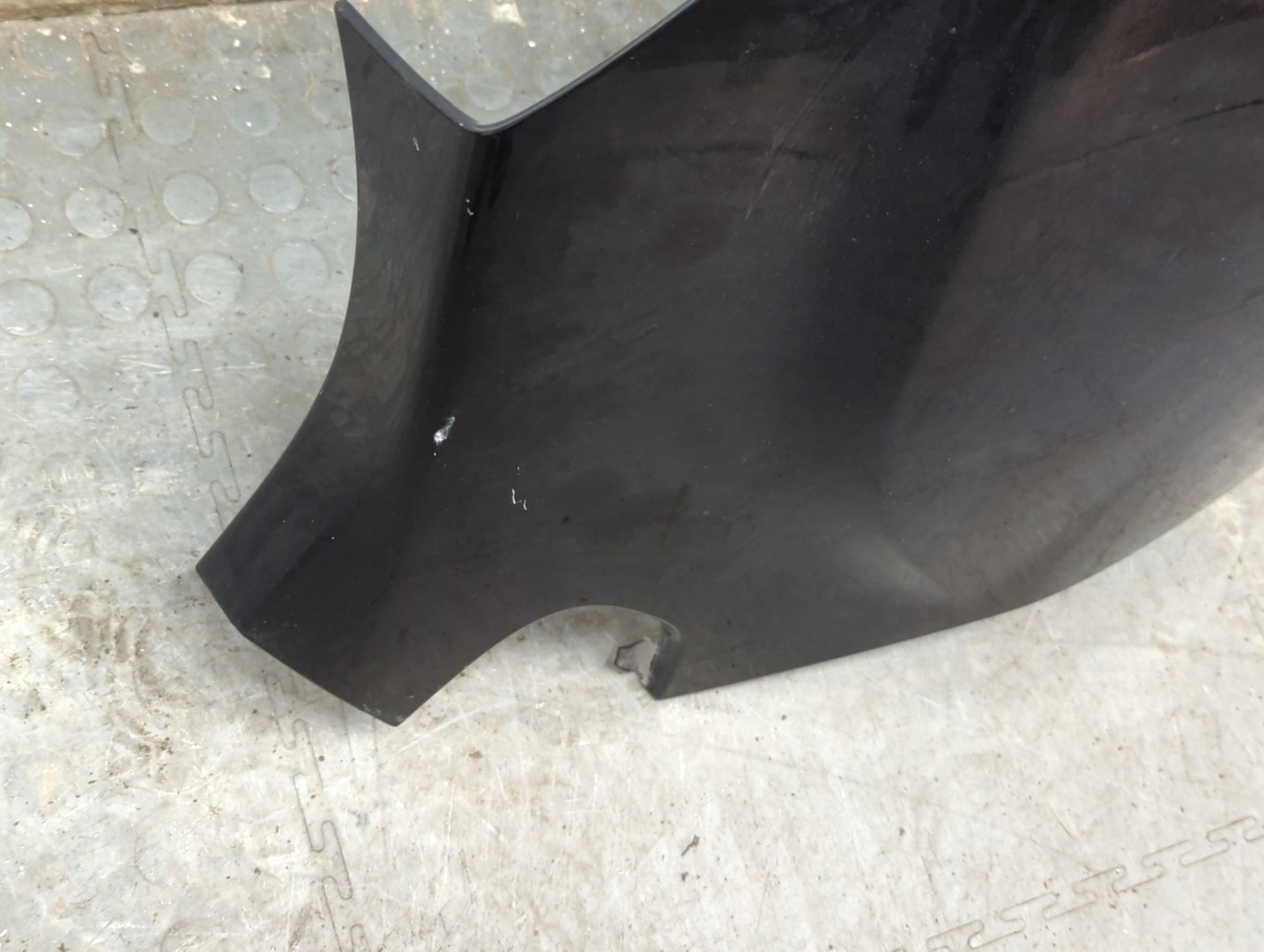 Крыло переднее правое