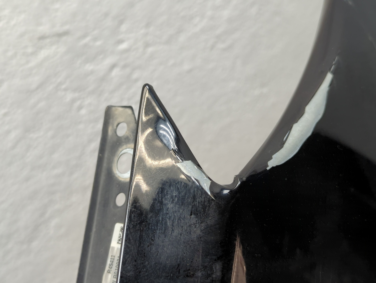 Крыло переднее правое