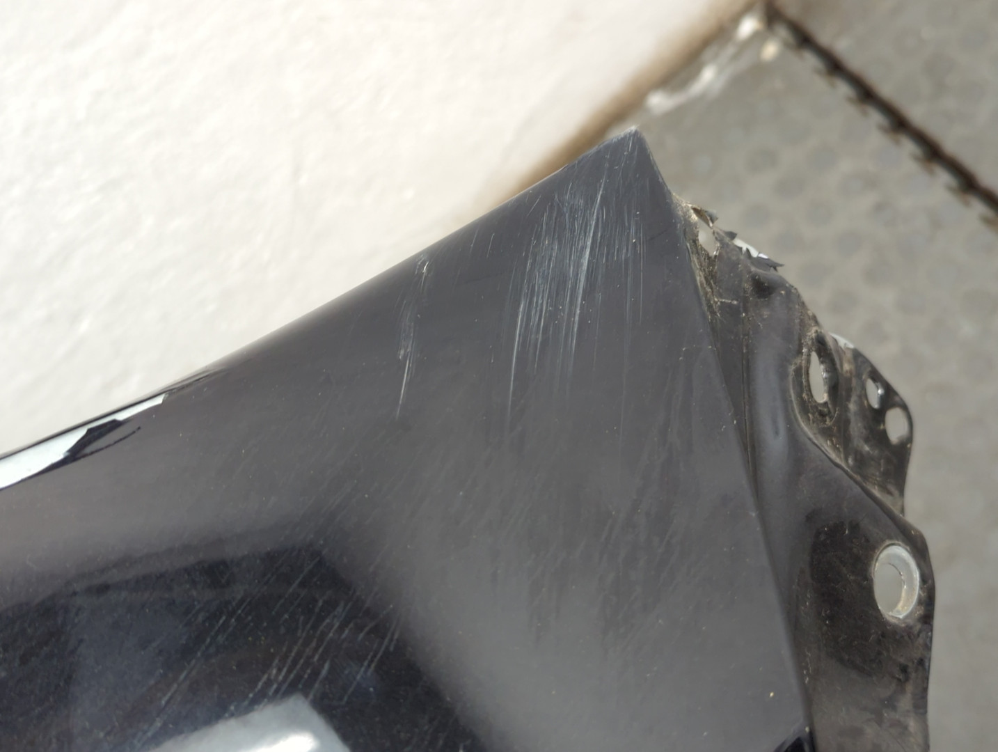 Крыло переднее правое