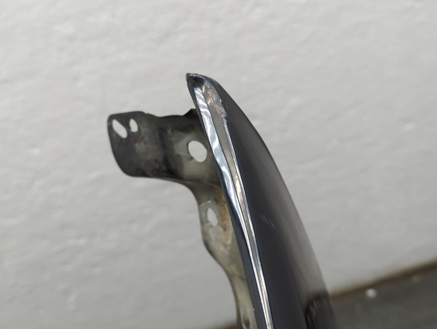 Крыло переднее правое