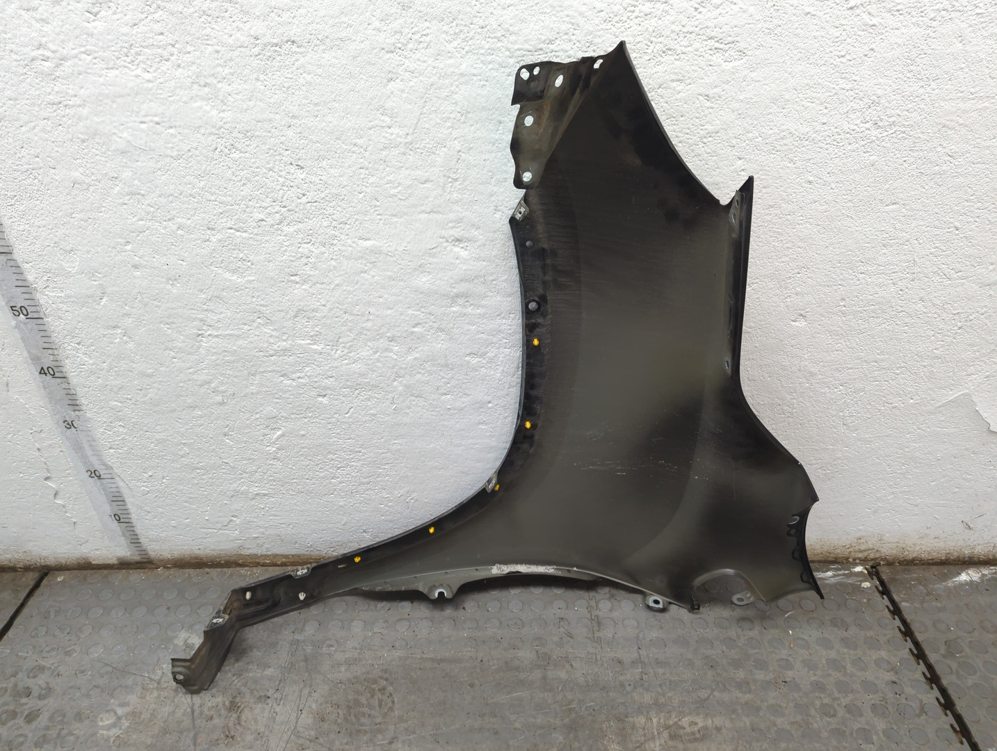 Крыло переднее правое