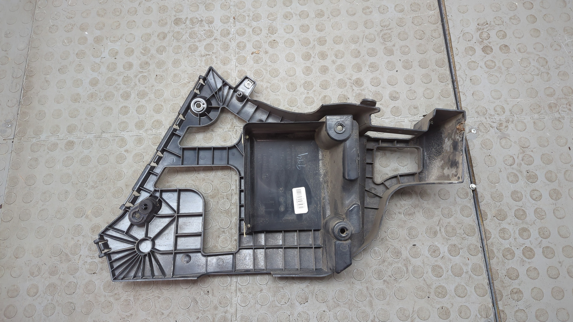 Кронштейн заднего бампера левый