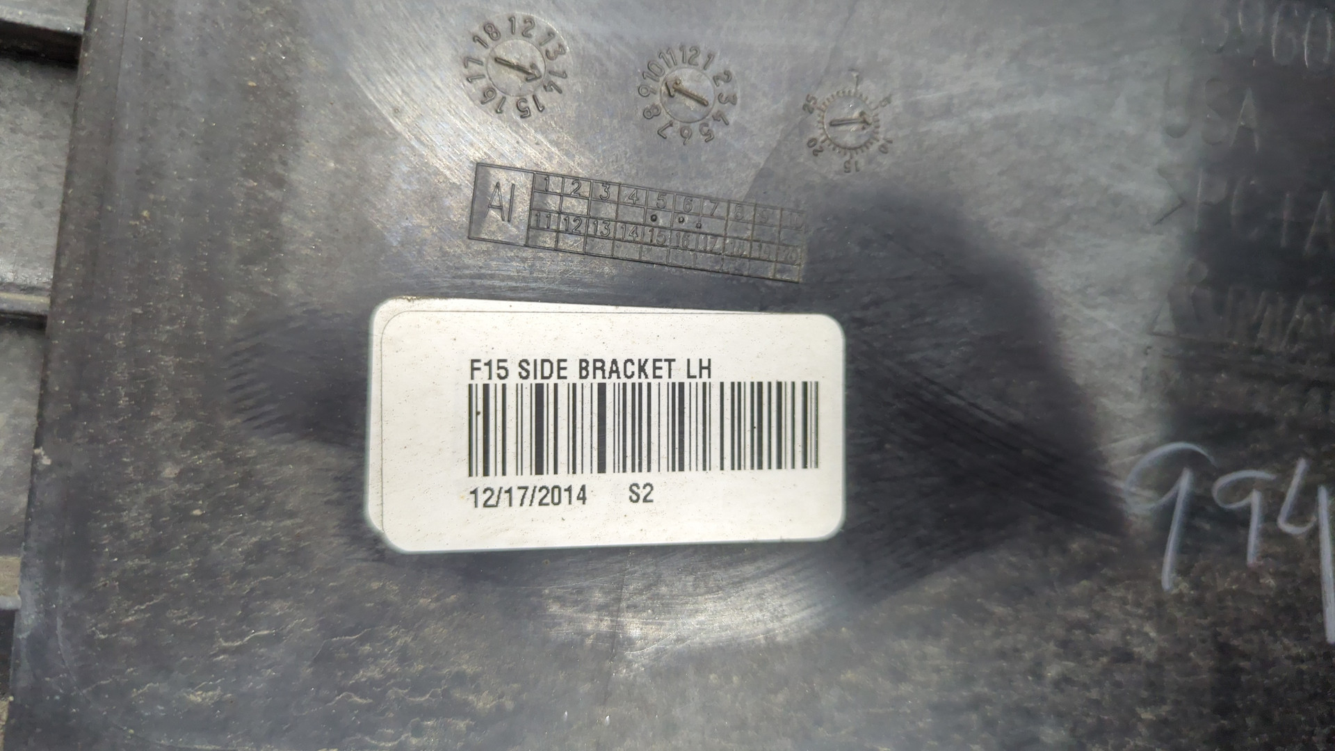 Кронштейн заднего бампера левый