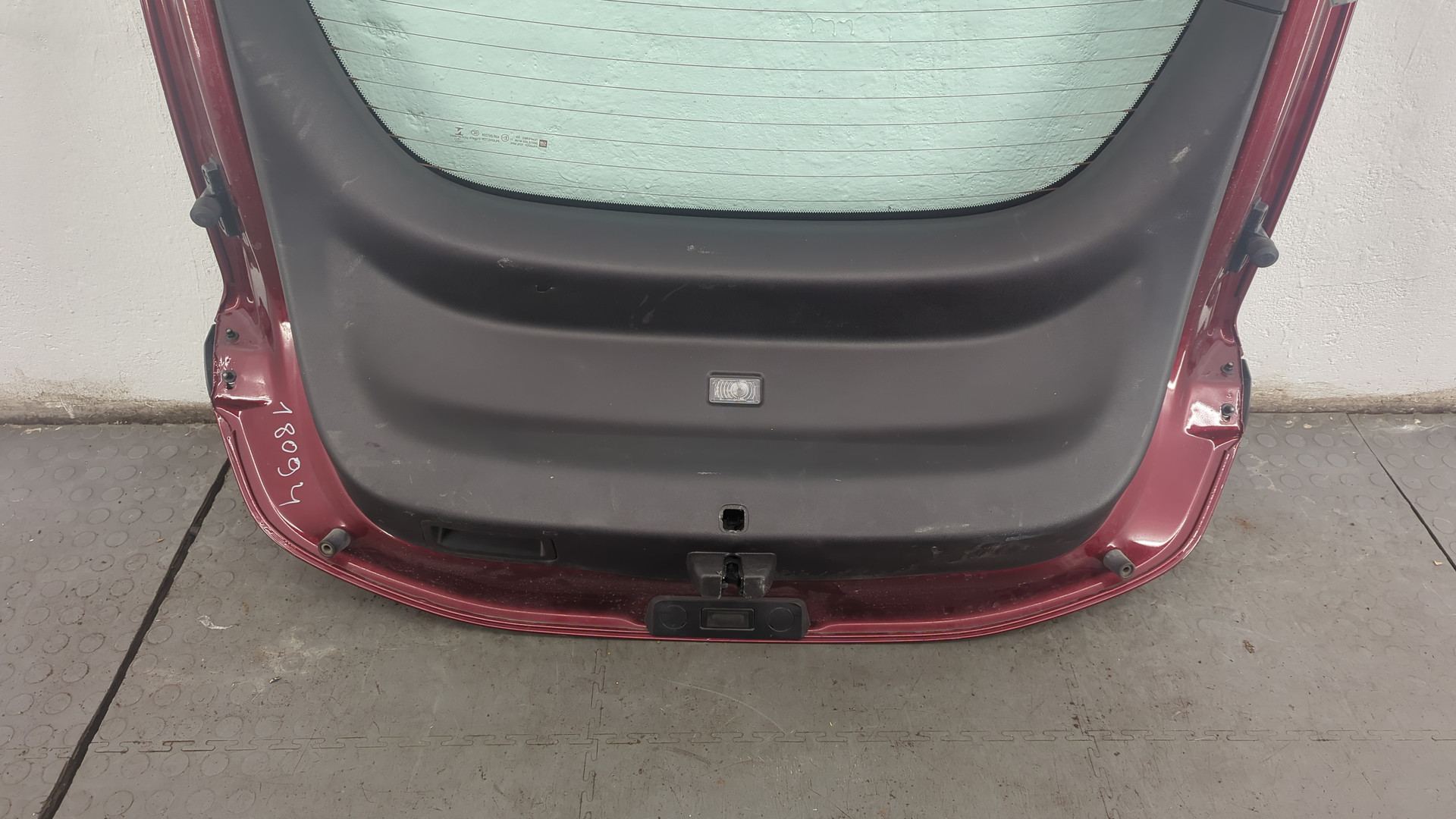 Дверь багажника