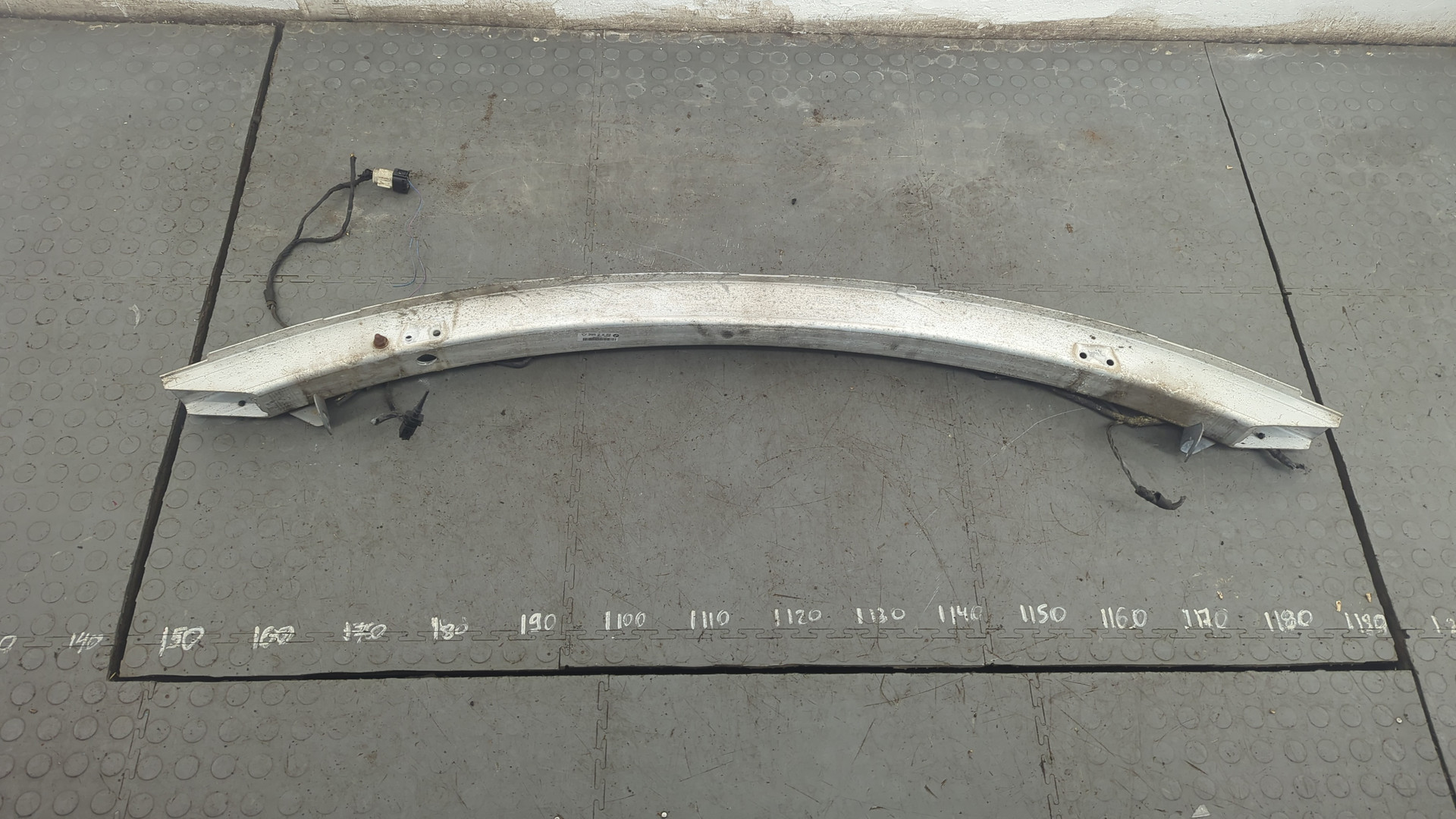 Усилитель переднего бампера