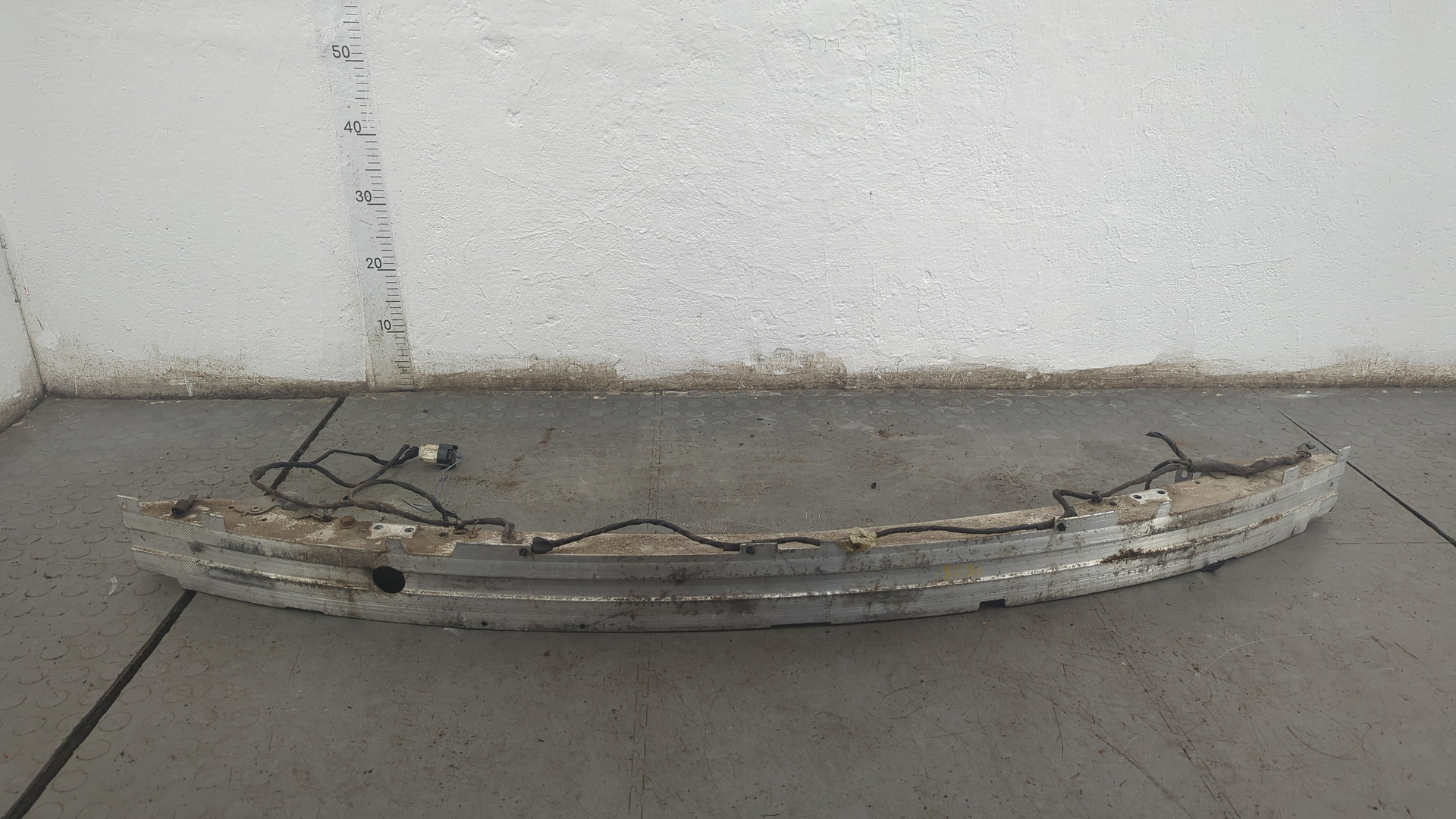 Усилитель переднего бампера