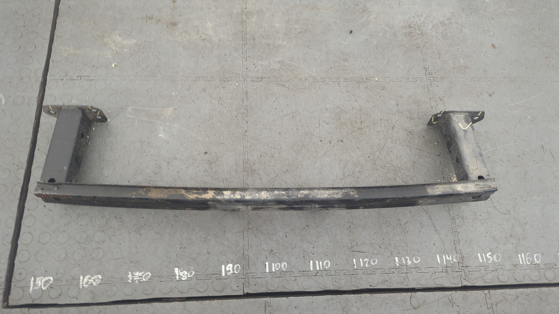 Усилитель переднего бампера