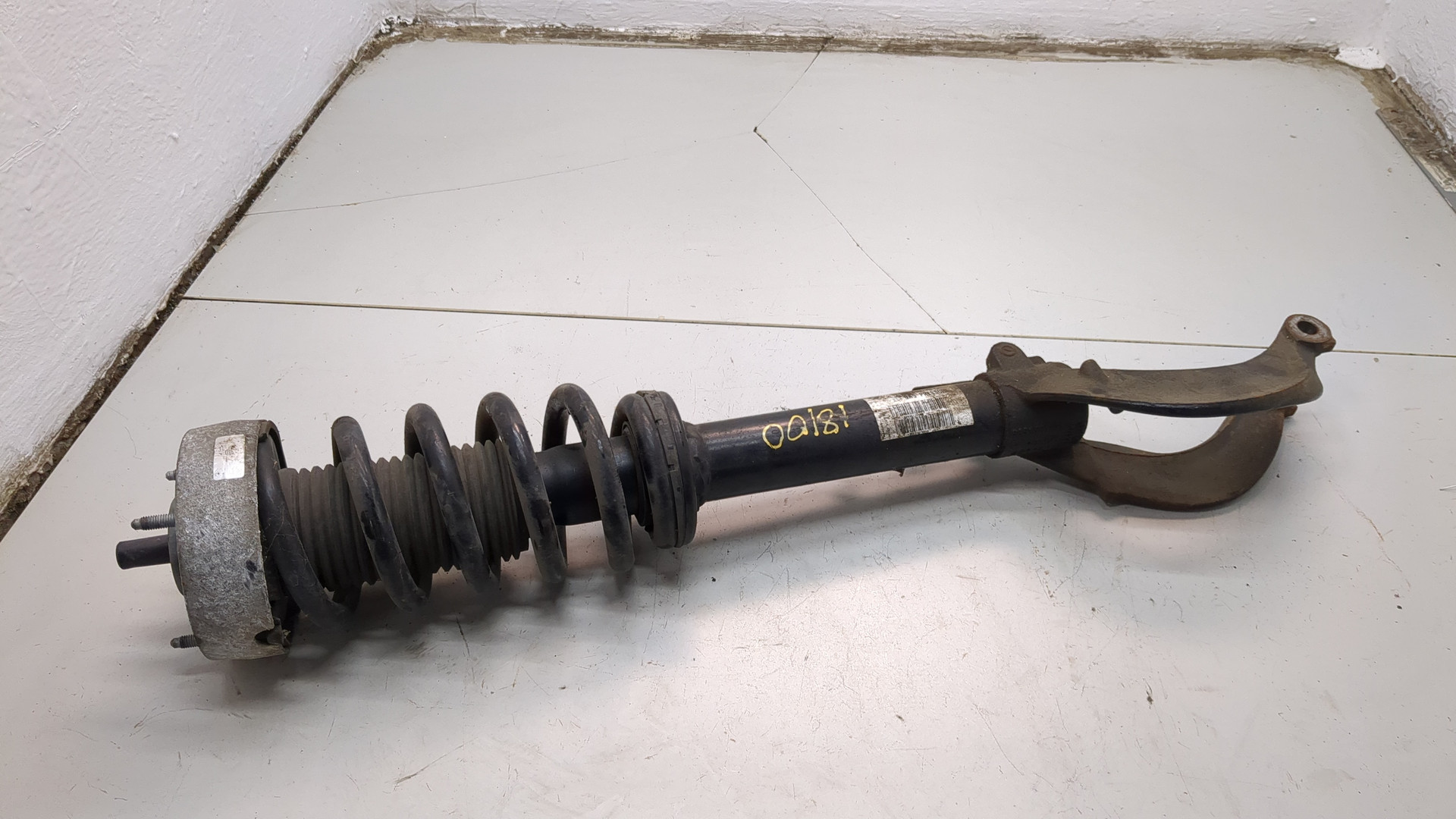 Амортизатор передний левый