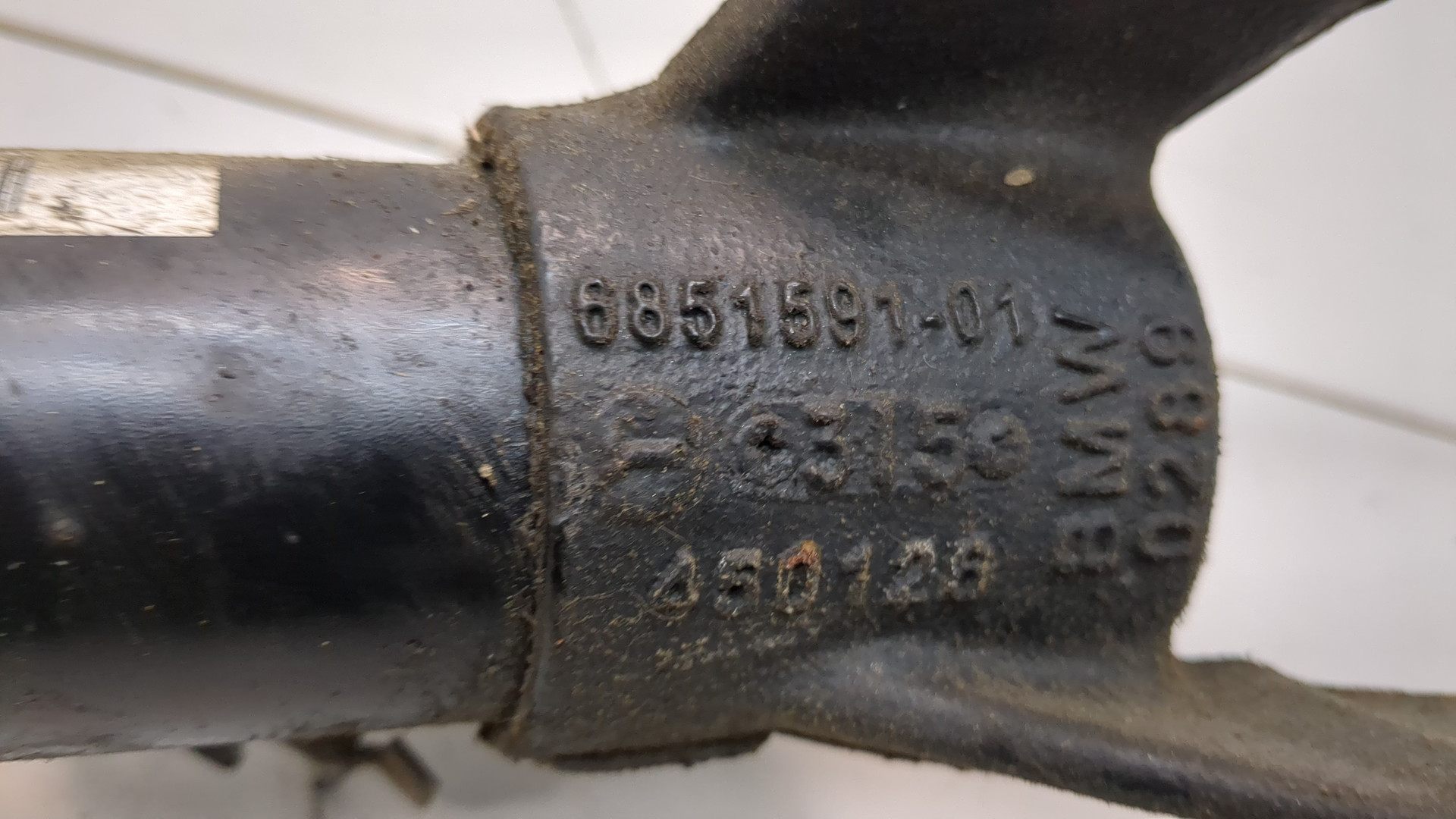 Амортизатор передний левый