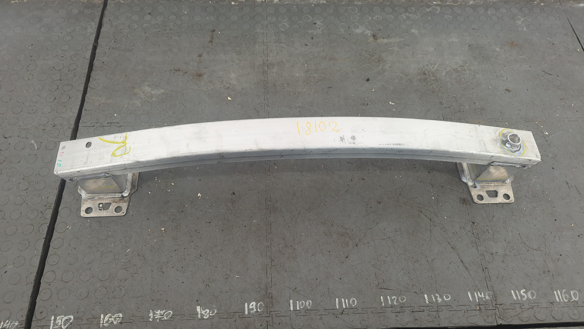 Усилитель заднего бампера