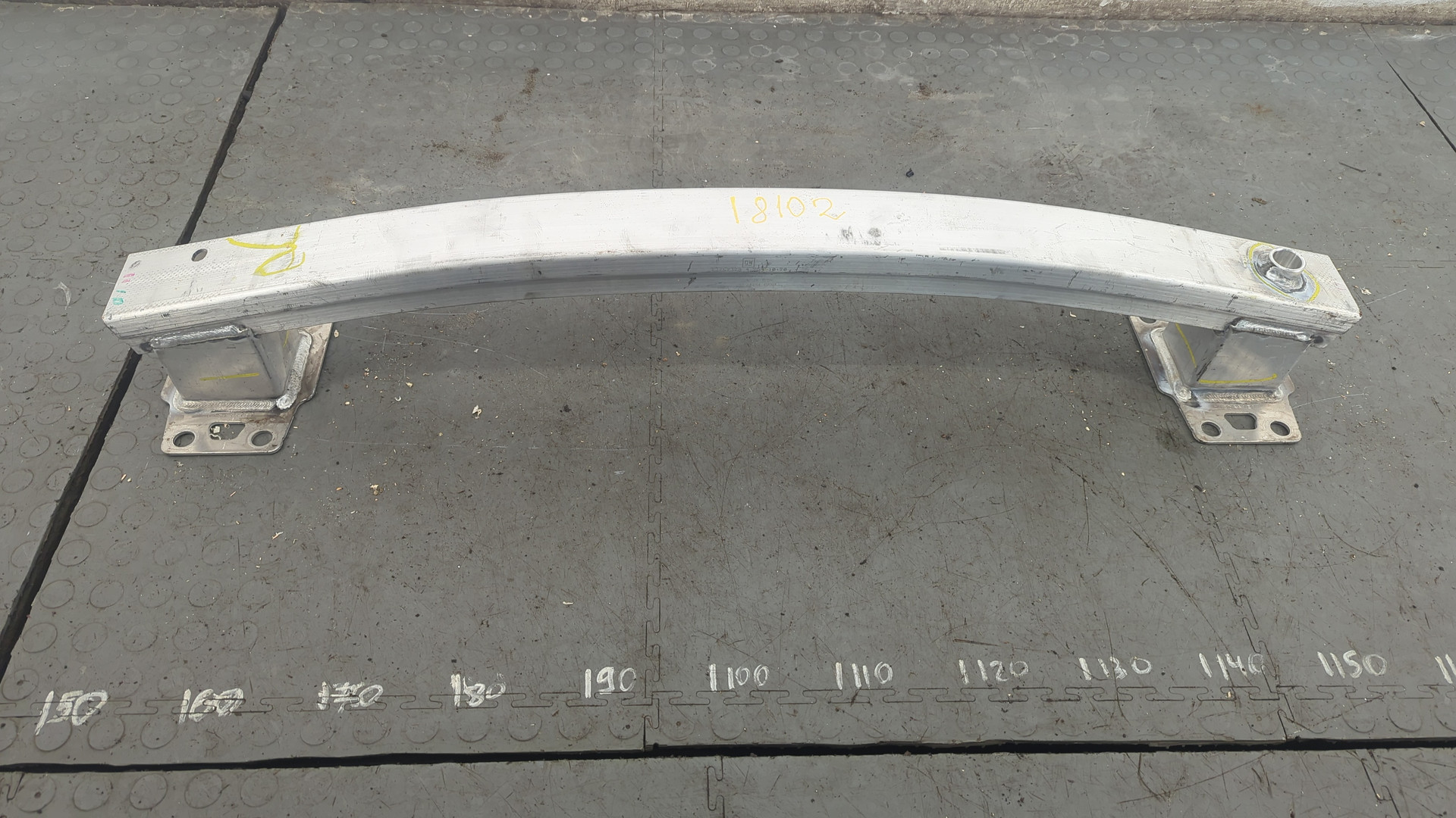 Усилитель заднего бампера