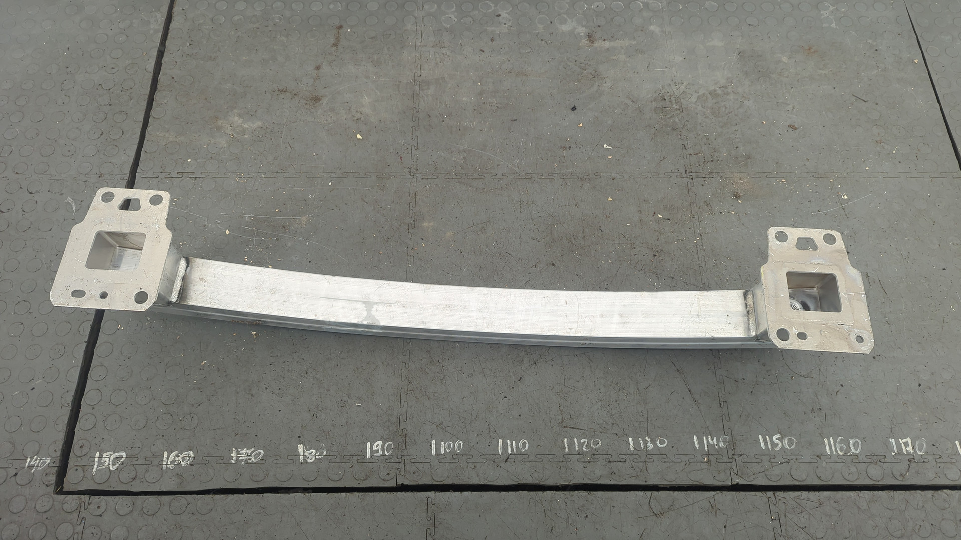 Усилитель заднего бампера