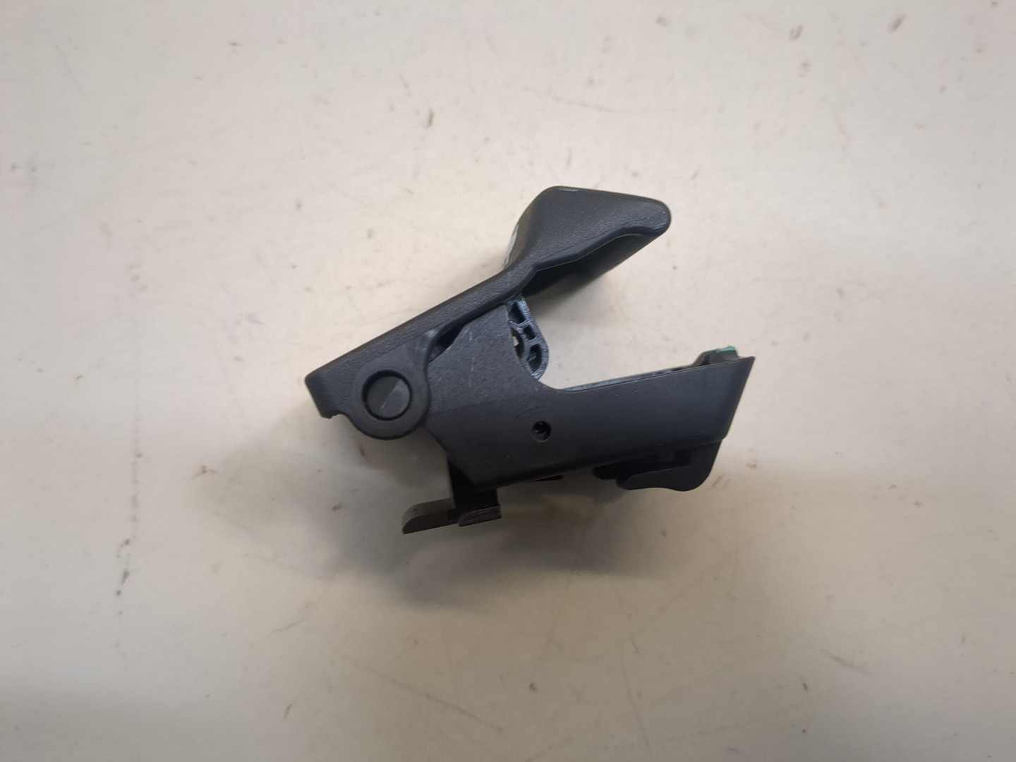 Ручка открывания капота