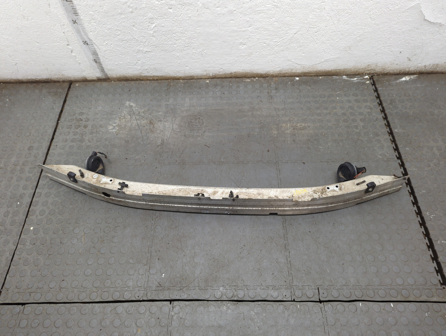 Усилитель переднего бампера