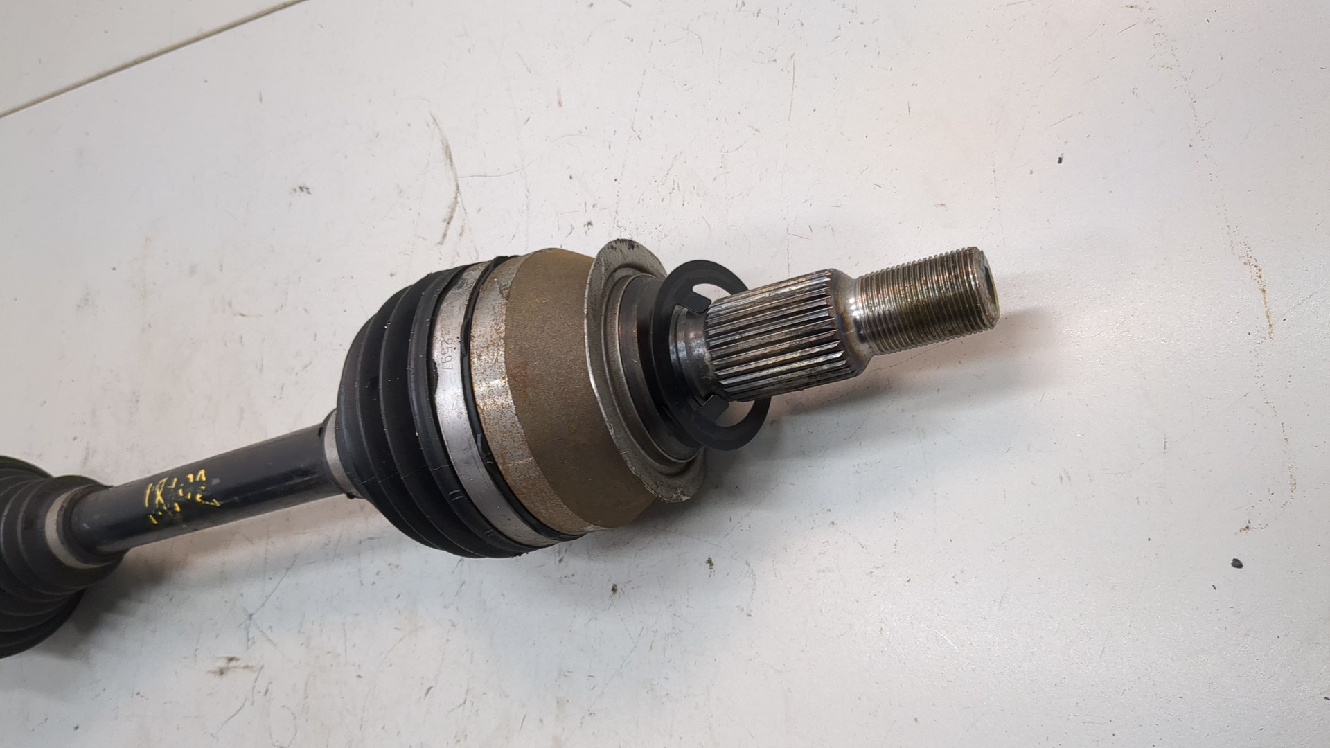 Полуось передняя левая