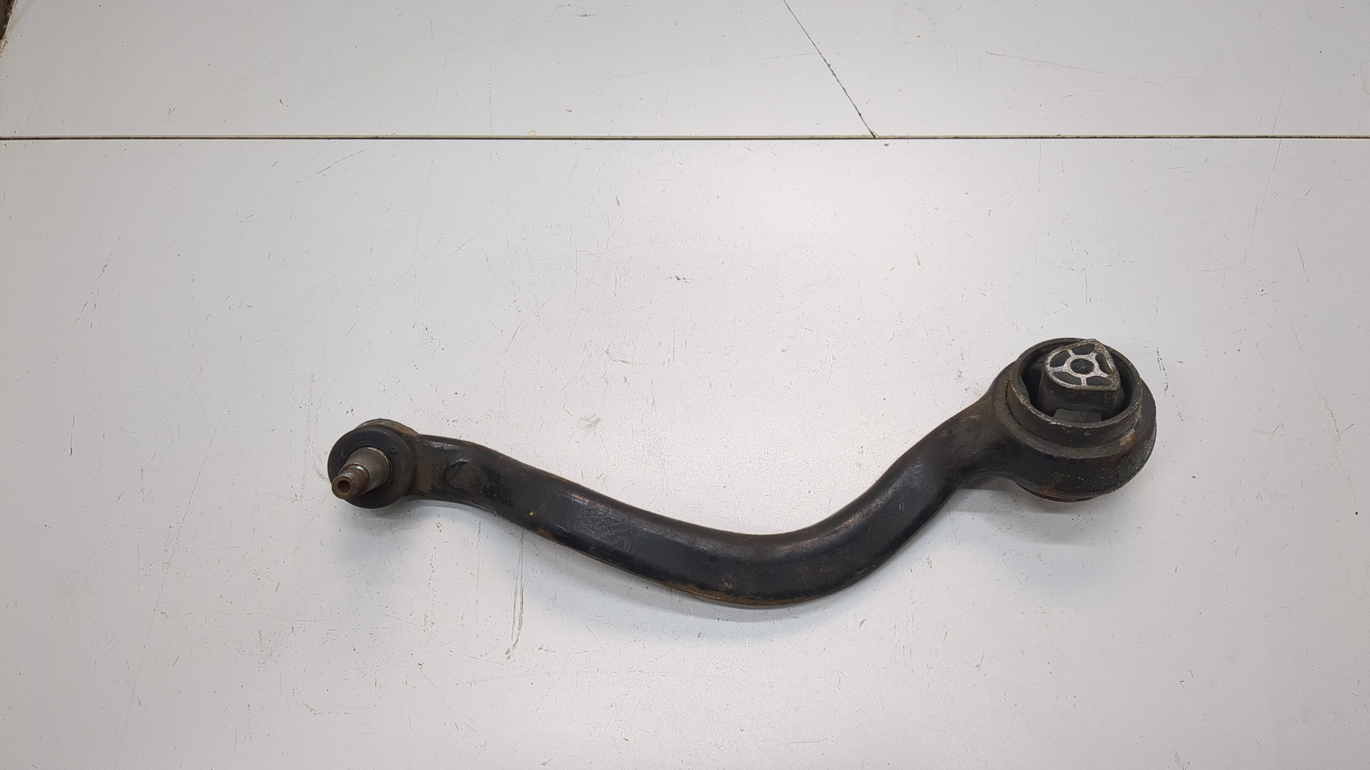 Рычаг передний правый