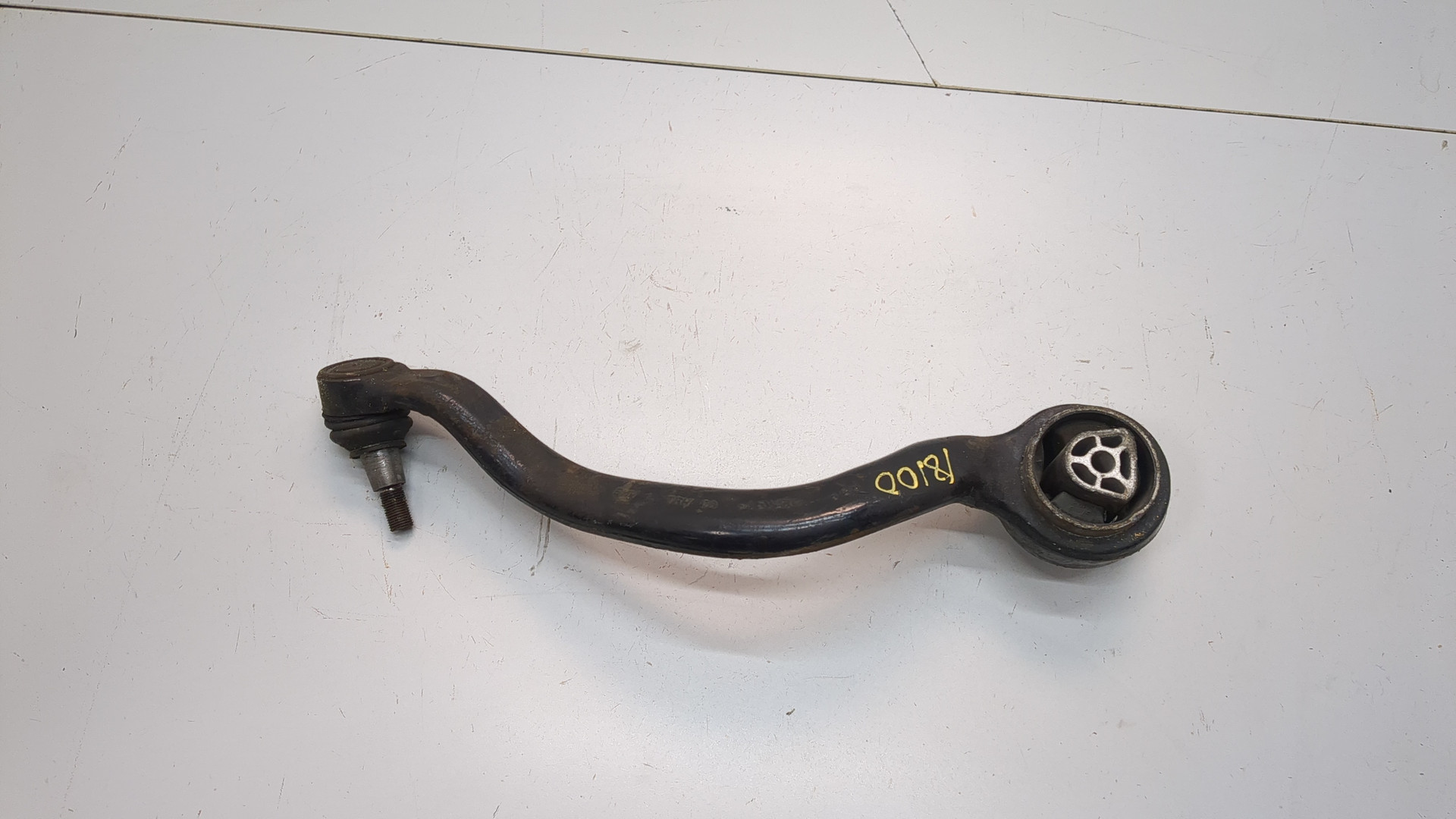 Рычаг передний левый