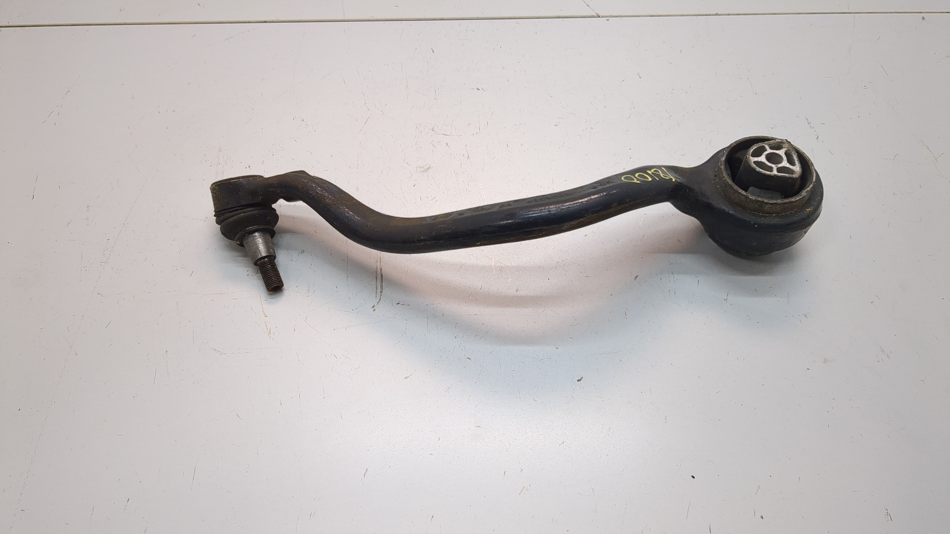 Рычаг передний левый