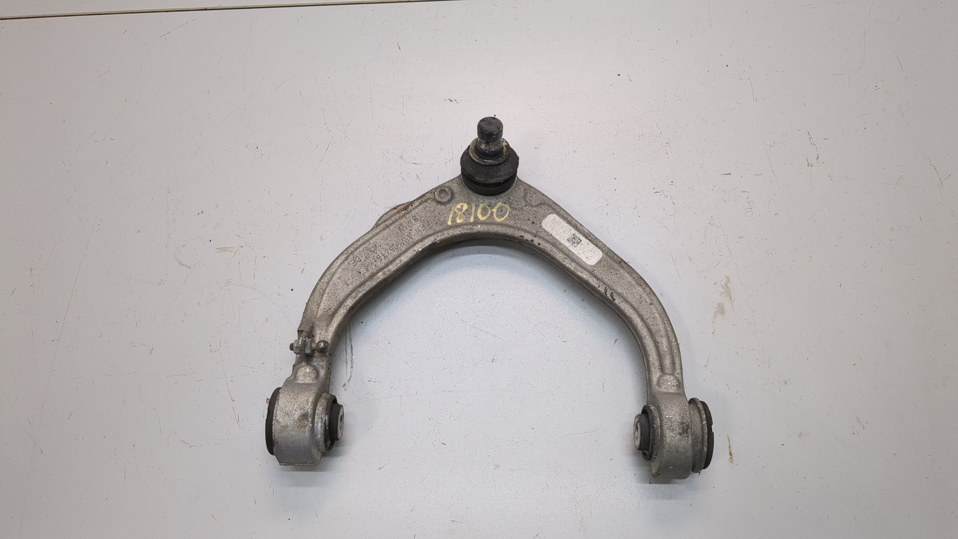 Рычаг передний левый