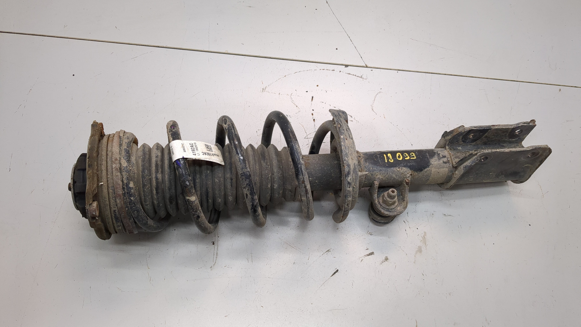 Амортизатор передний правый