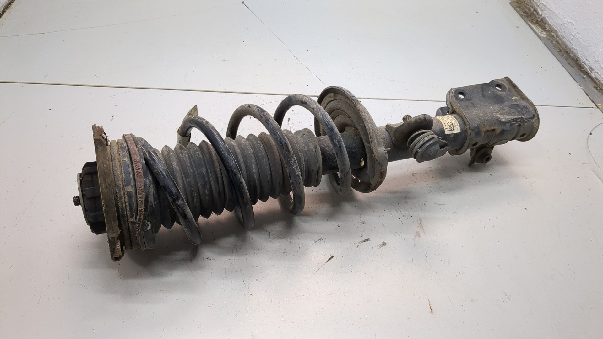 Амортизатор передний правый