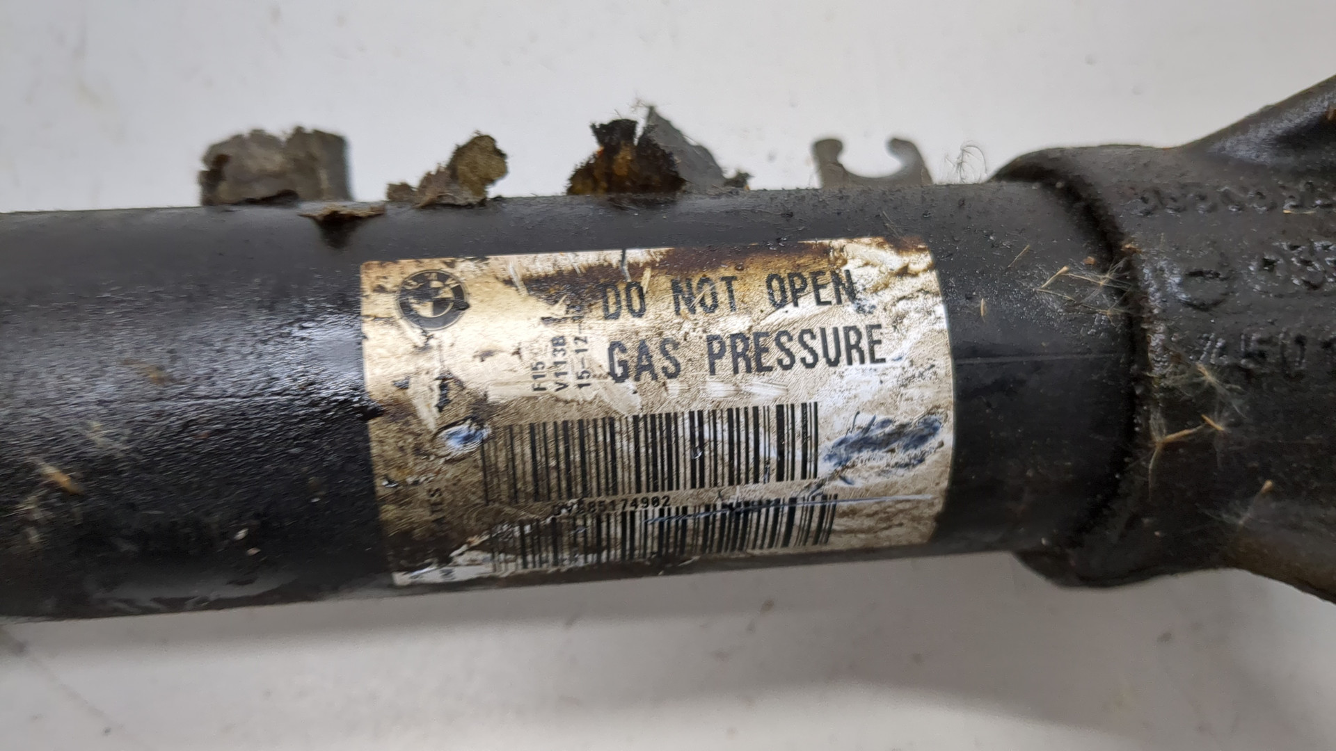 Амортизатор передний правый