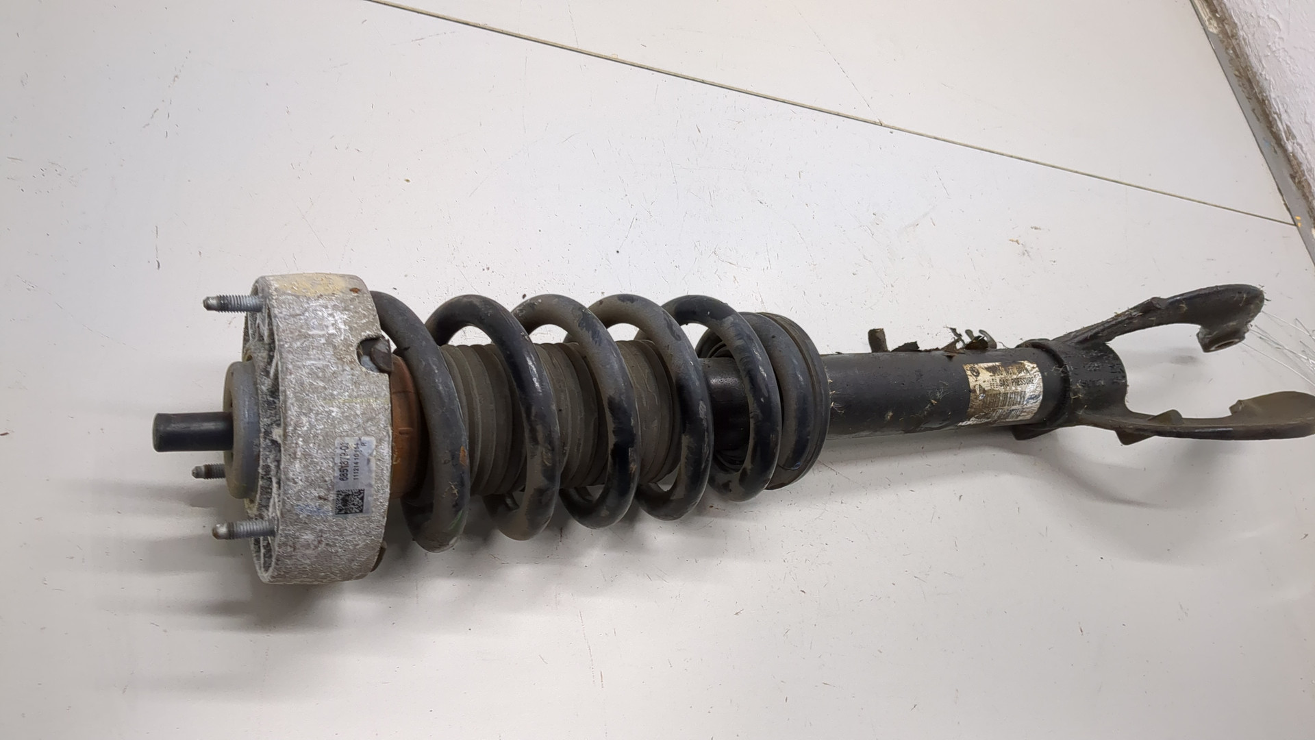 Амортизатор передний правый