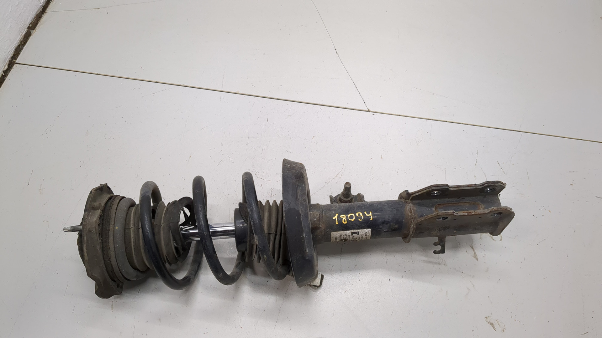 Амортизатор передний левый