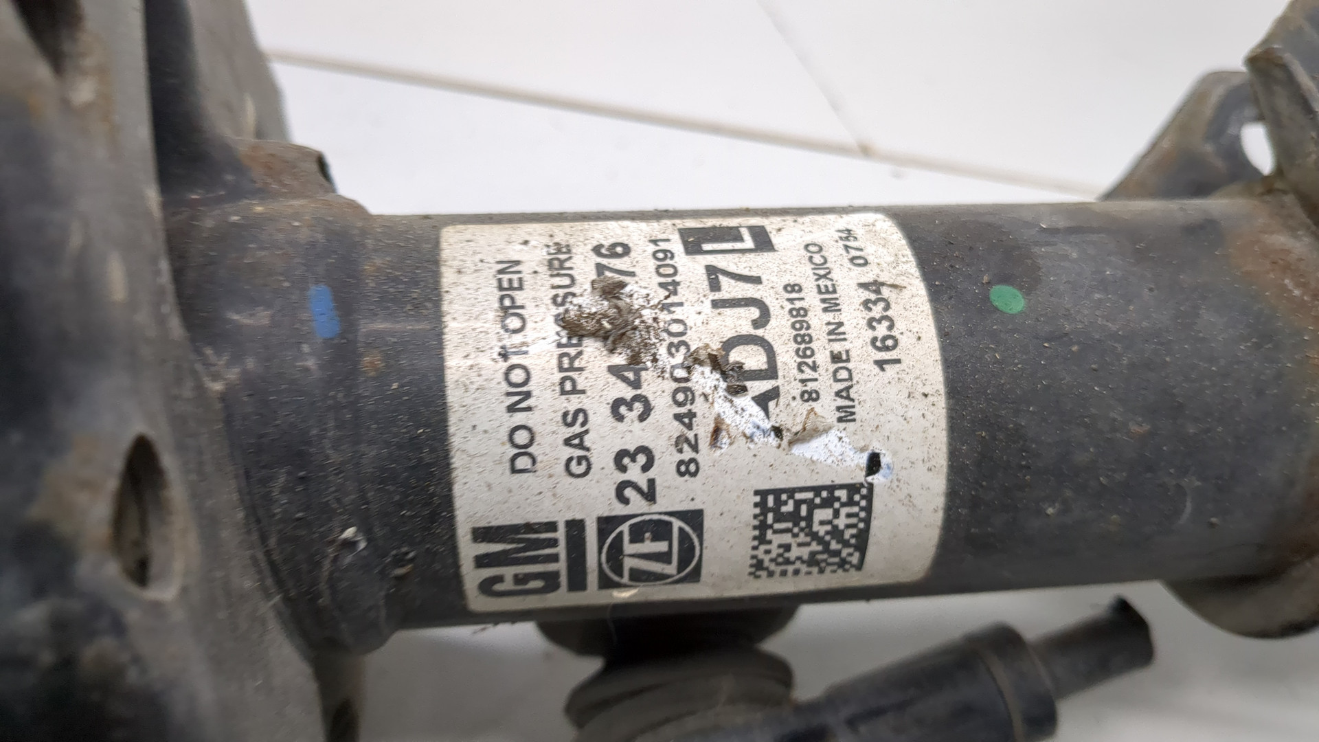 Амортизатор передний левый