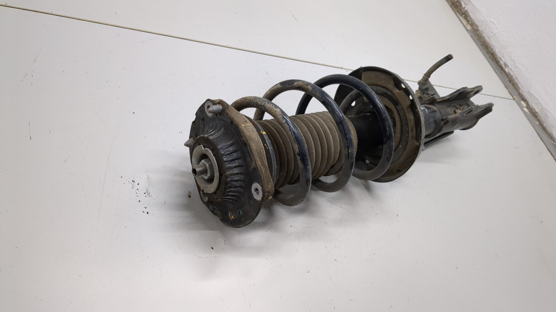 Амортизатор передний правый