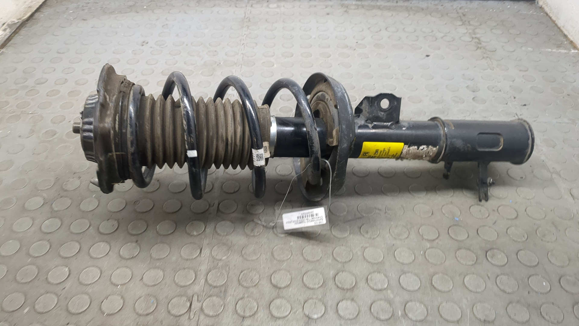 Амортизатор передний правый