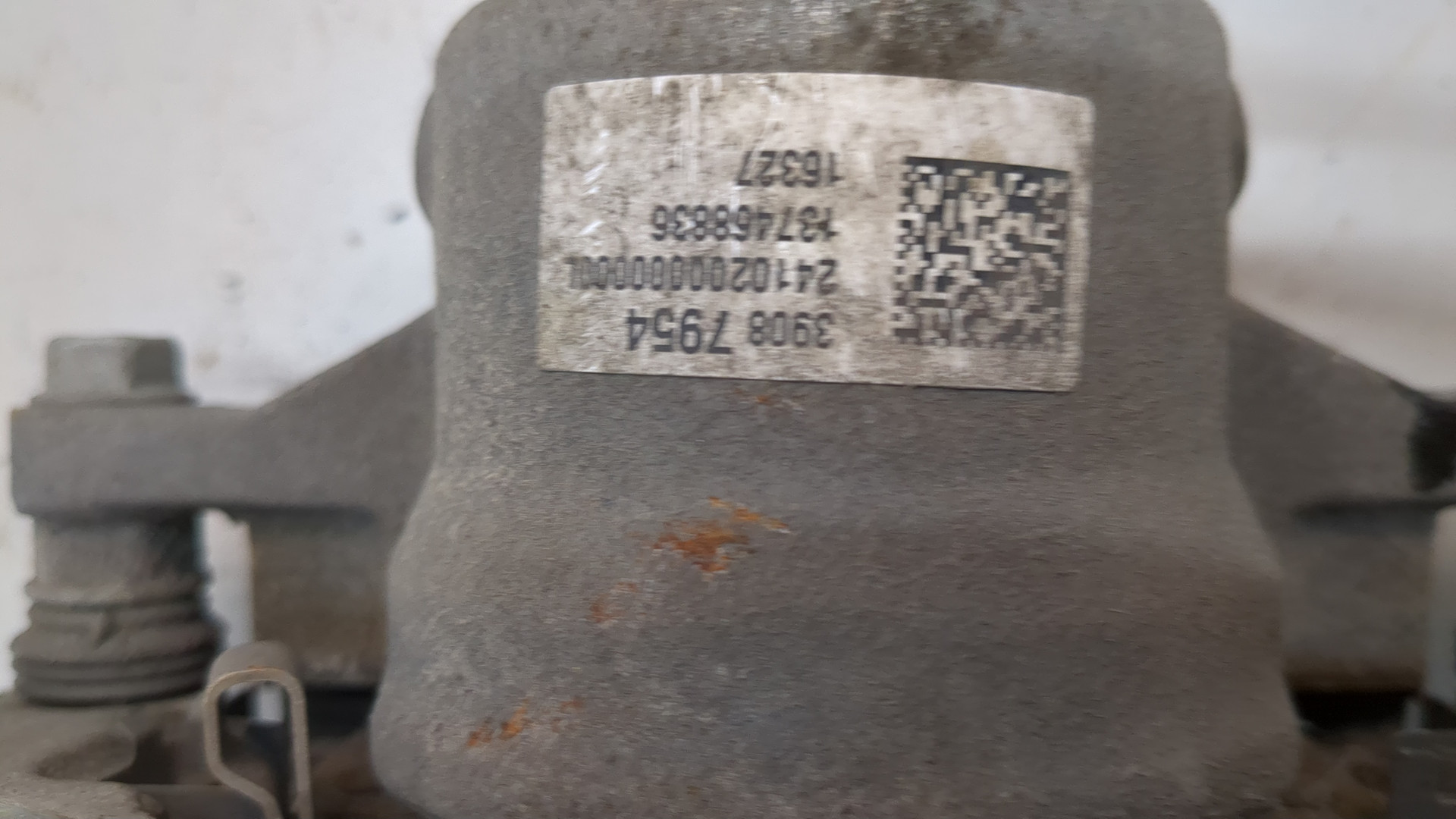 Суппорт передний левый