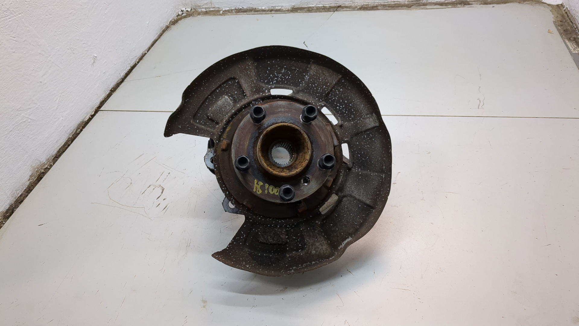 Кулак поворотный задний правый