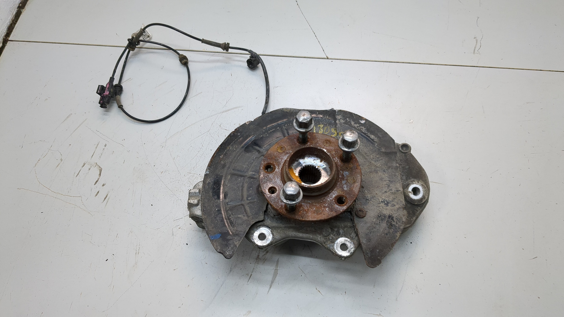 Кулак поворотный задний правый