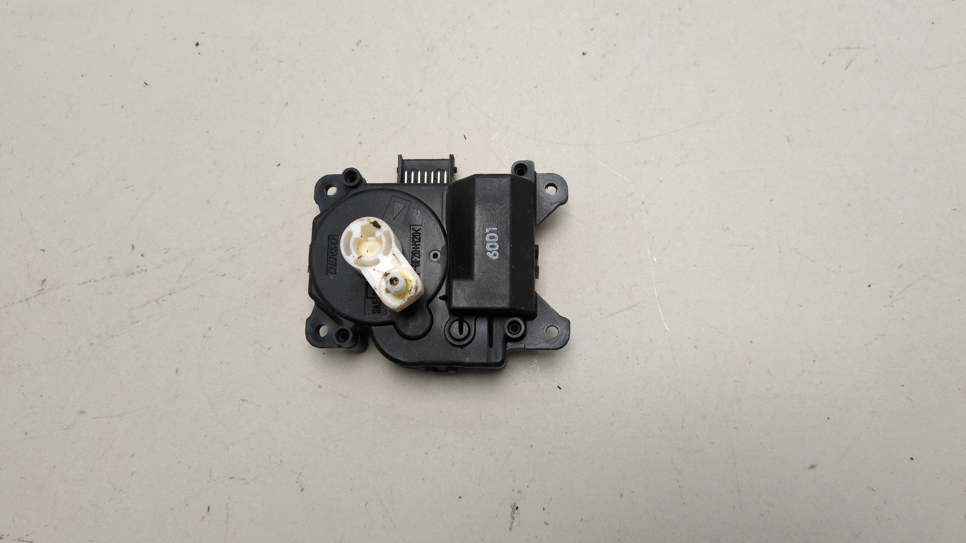 Моторчик заслонки печки