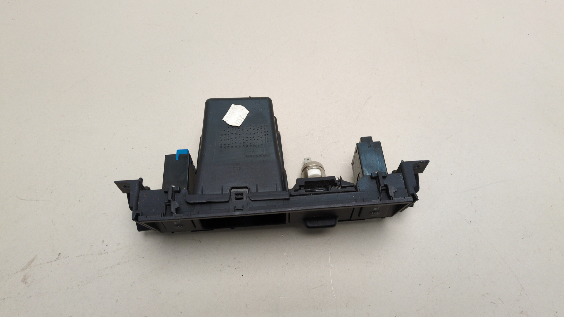 Кнопка обогрева сидений