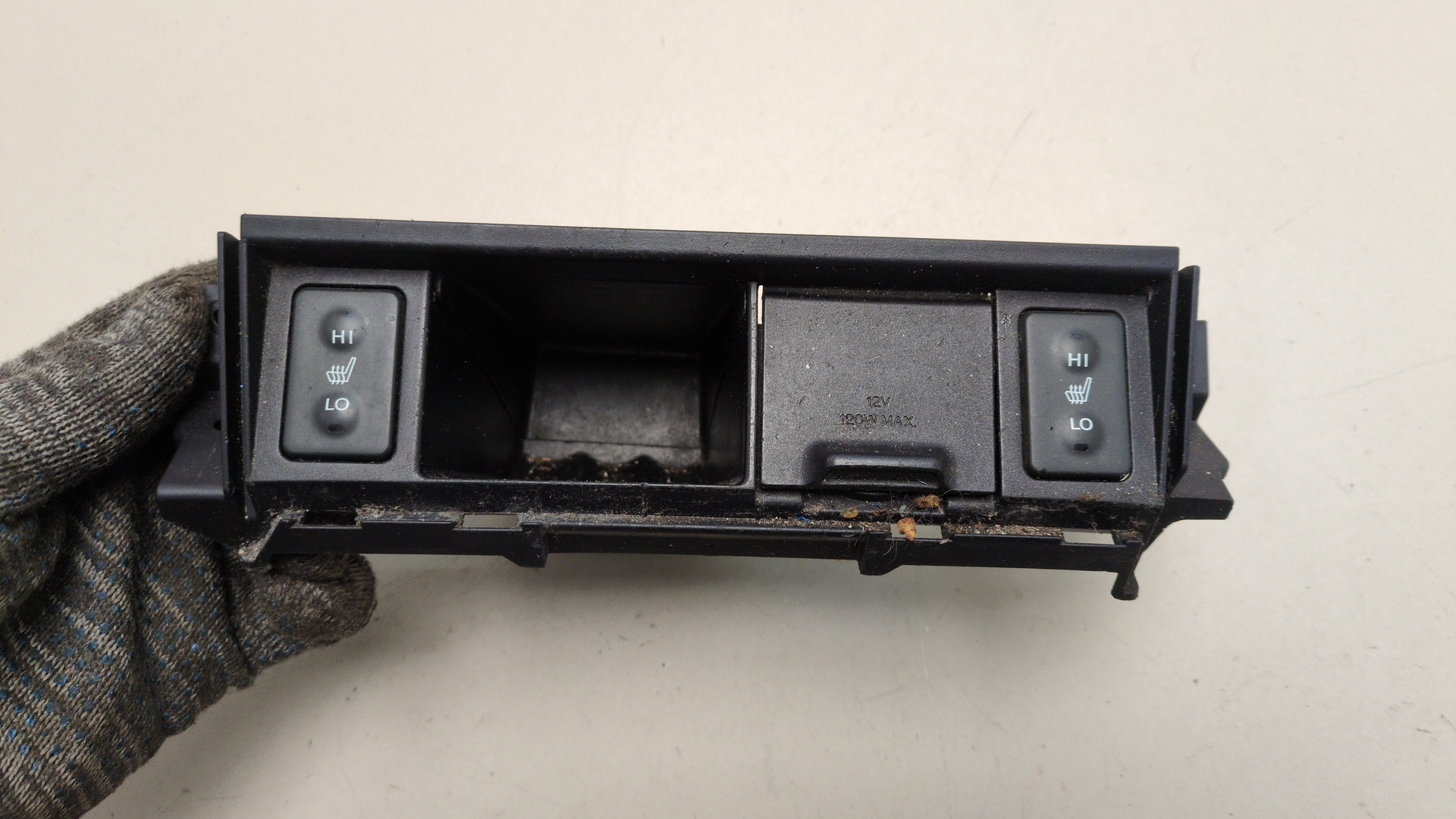 Кнопка обогрева сидений