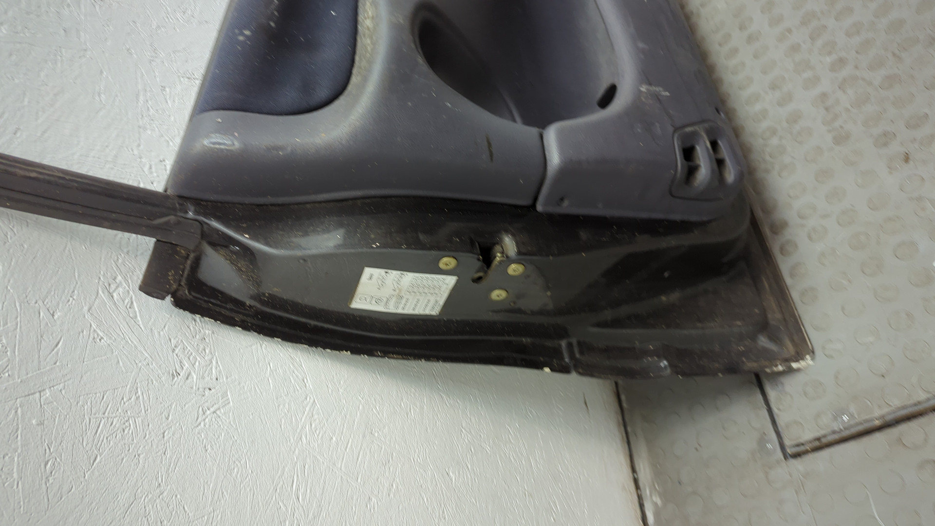 Дверь передняя левая