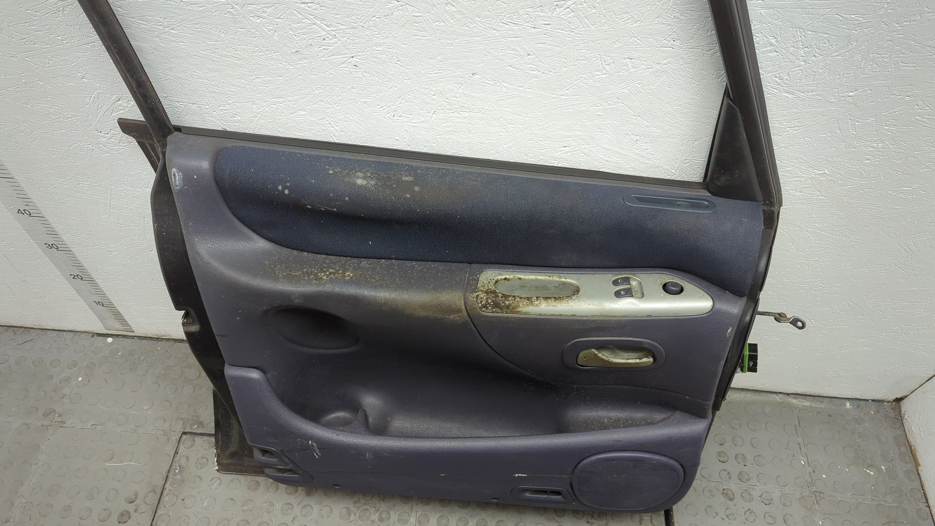 Дверь передняя левая