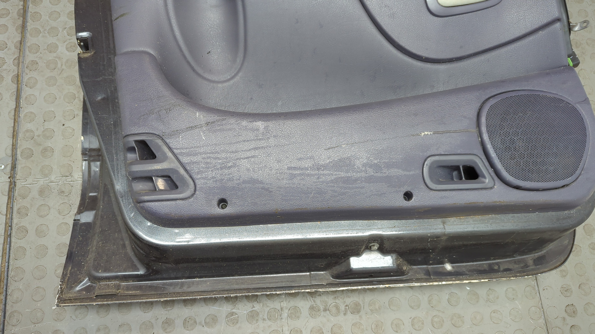 Дверь передняя левая