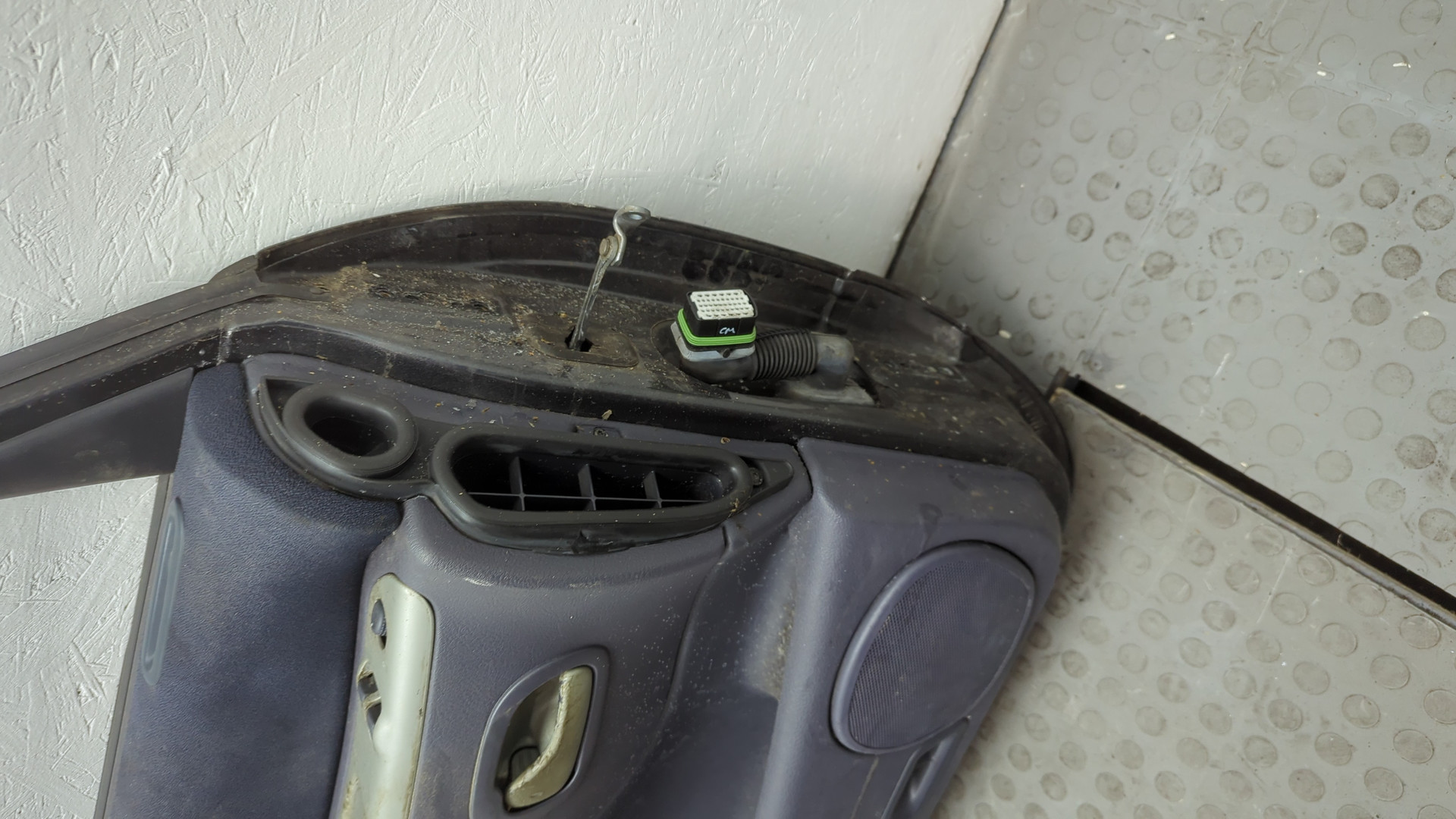 Дверь передняя левая