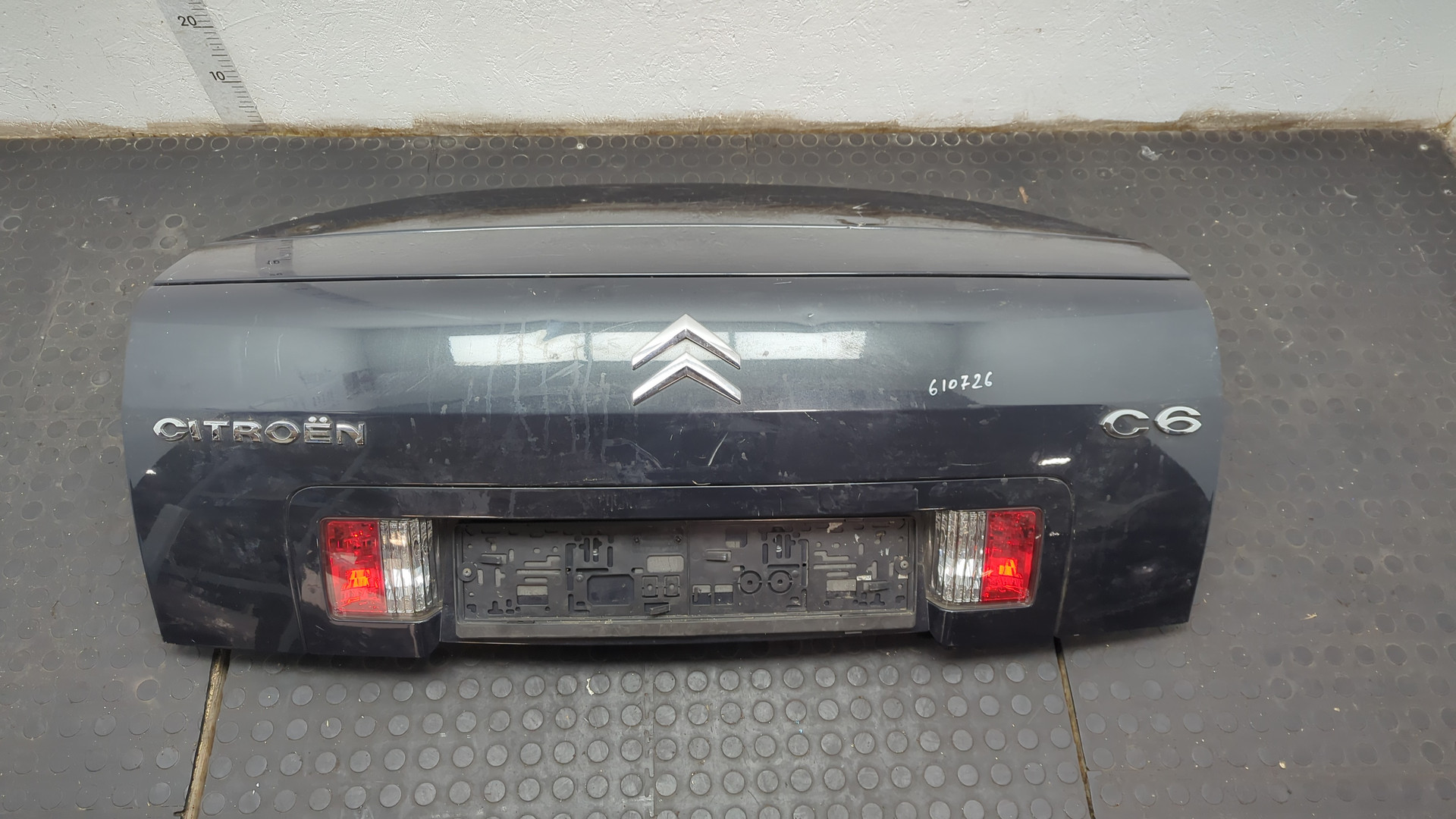 Дверь багажника