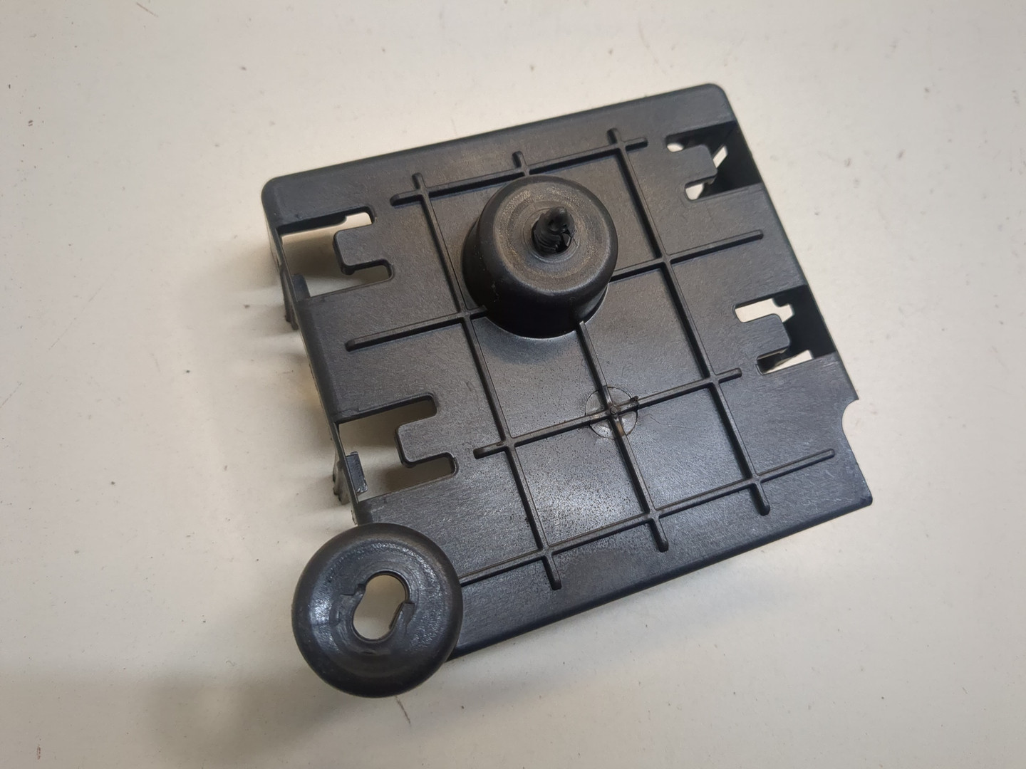 Кронштейн электронного блока управления / контроля