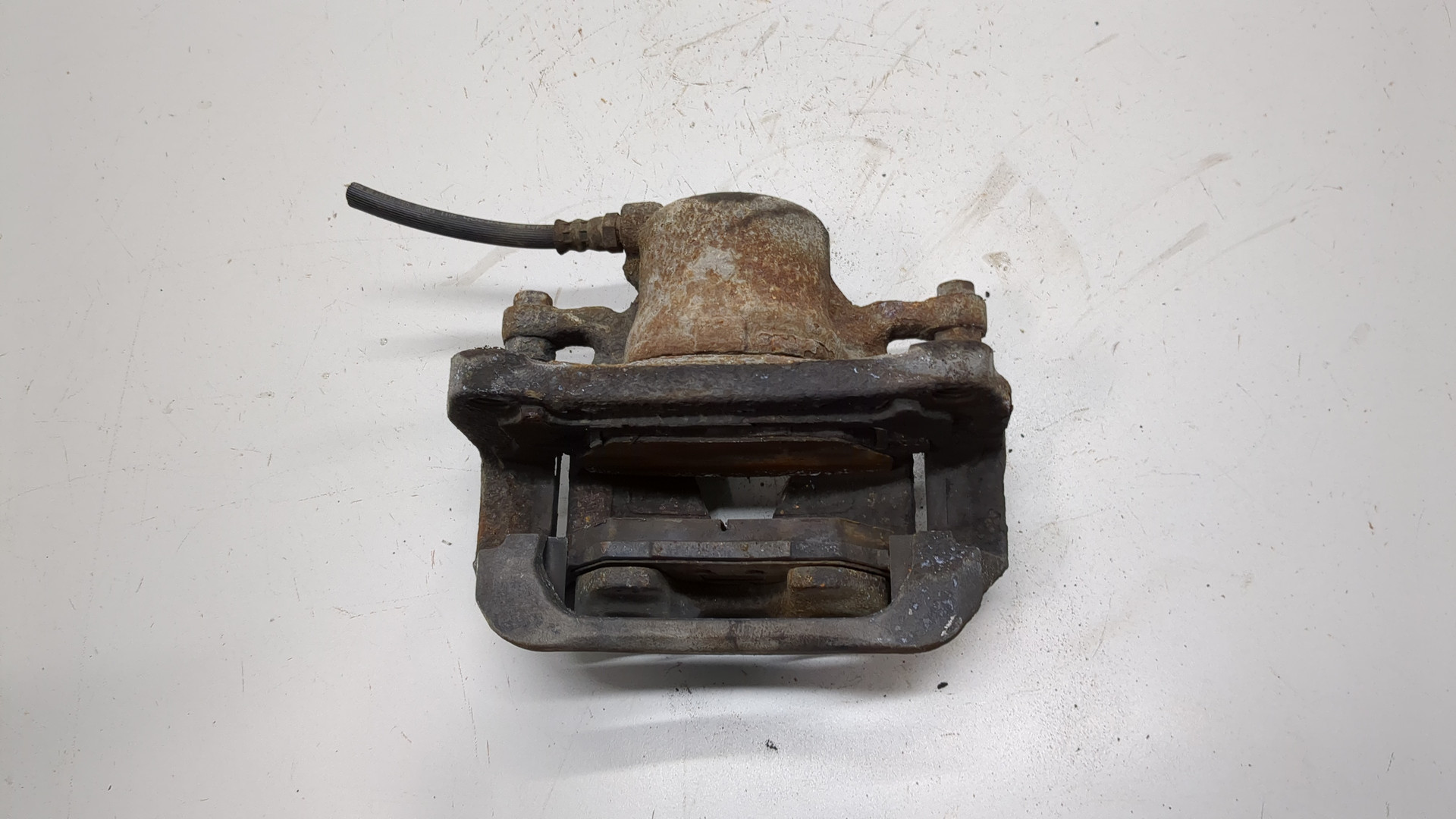 Суппорт передний левый