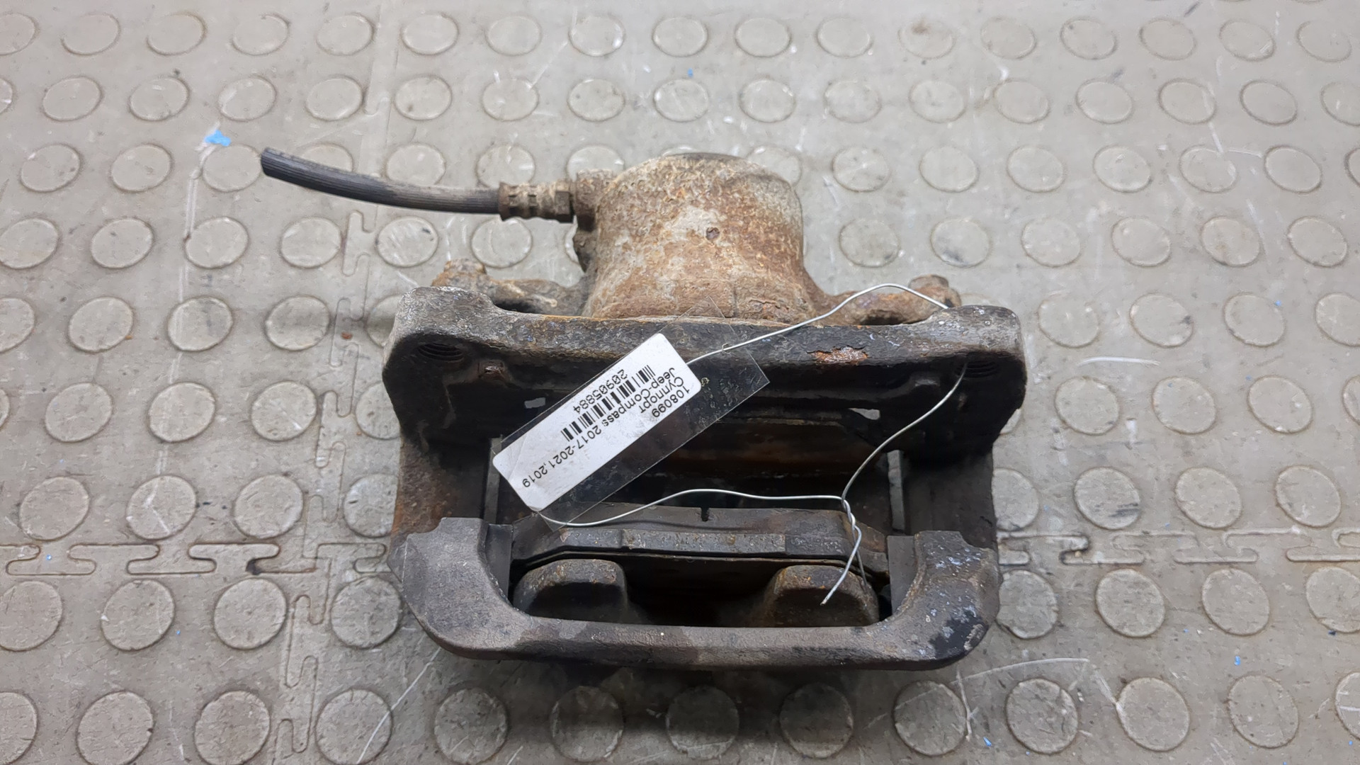 Суппорт передний левый